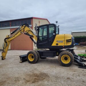 Pelle Sur Pneus YANMAR B110W